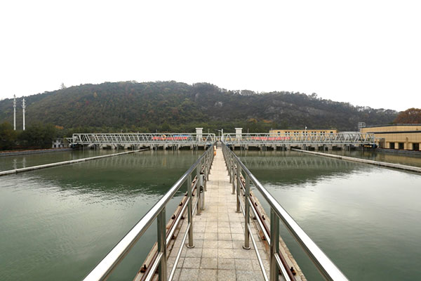 如何保證刮吸泥機平穩運行